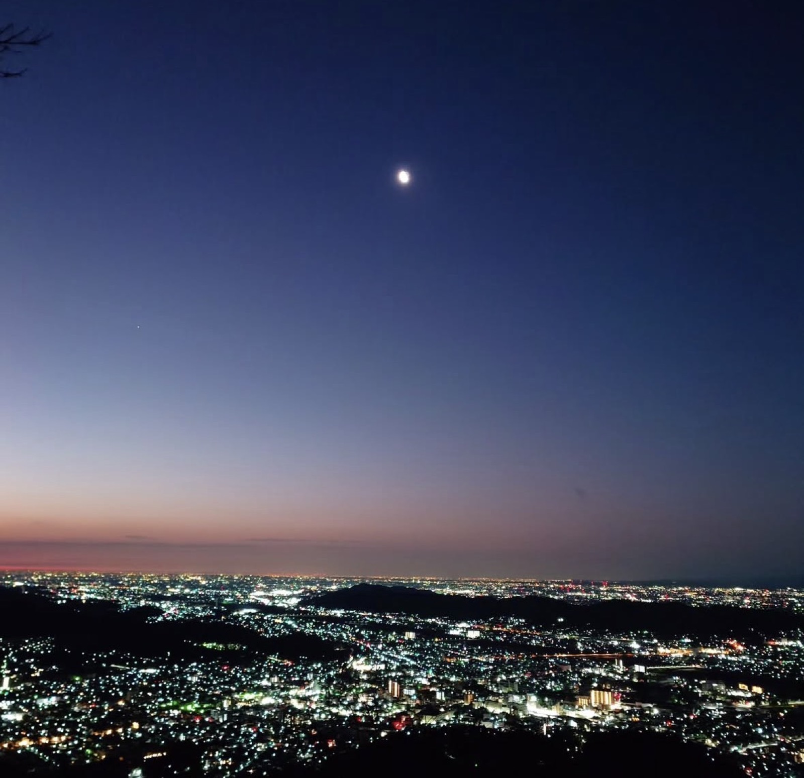 山から見下ろす桐生方面の夜景